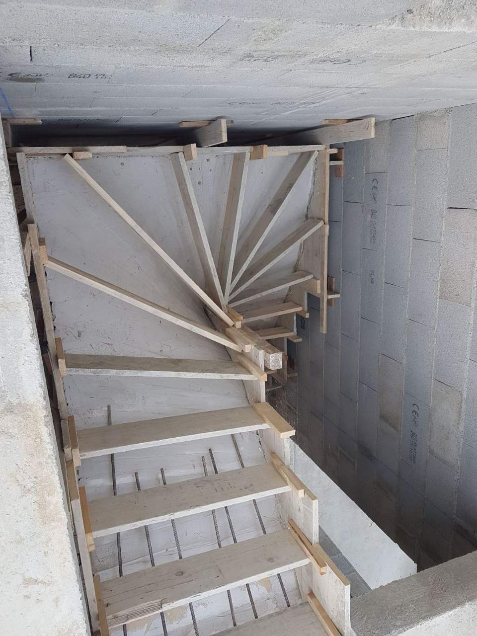 Escalier béton brut